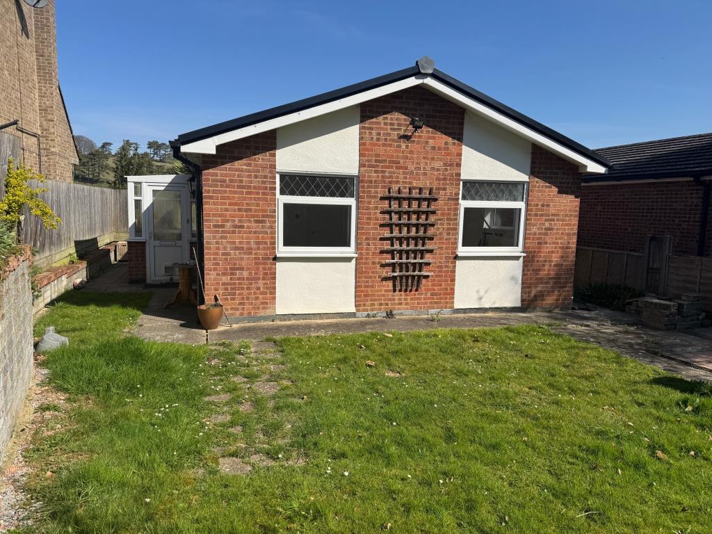 Lot: 108 - DETACHED BUNGALOW WITH STUNNING VIEWS - Rear elevation